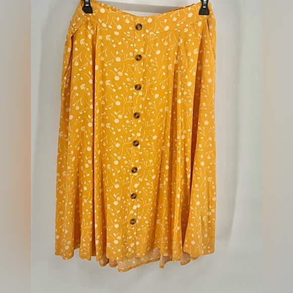 torrid Dresses & Skirts - Torrid Mustard Floral Button-Down Skirt 1X